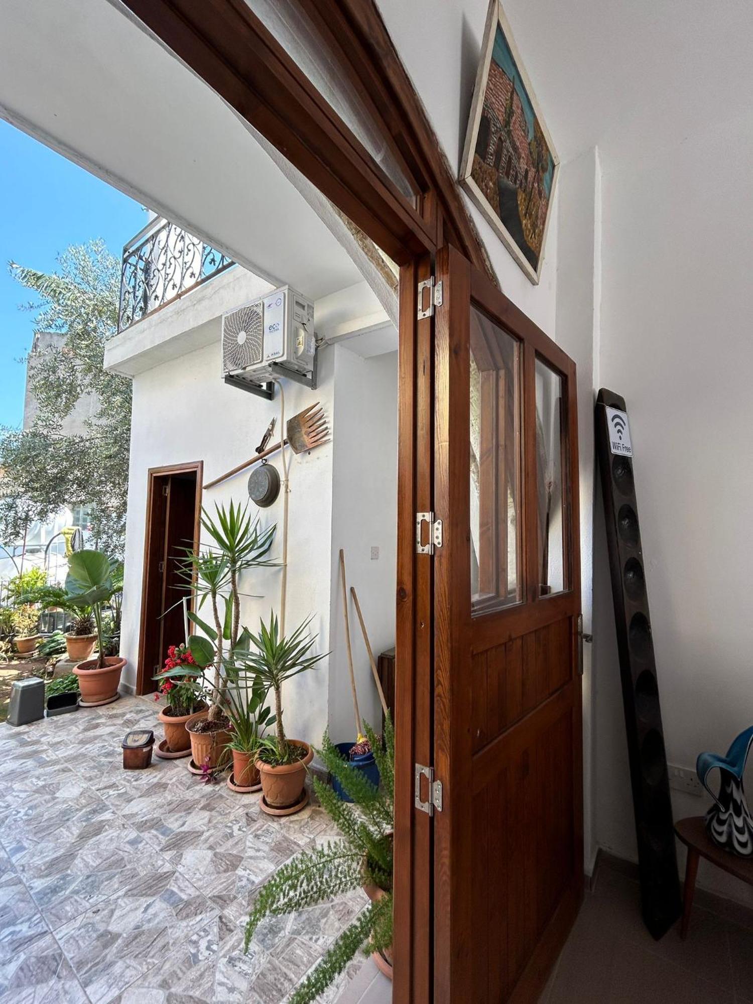 Magic Moon Guest House Famagusta  Exteriör bild