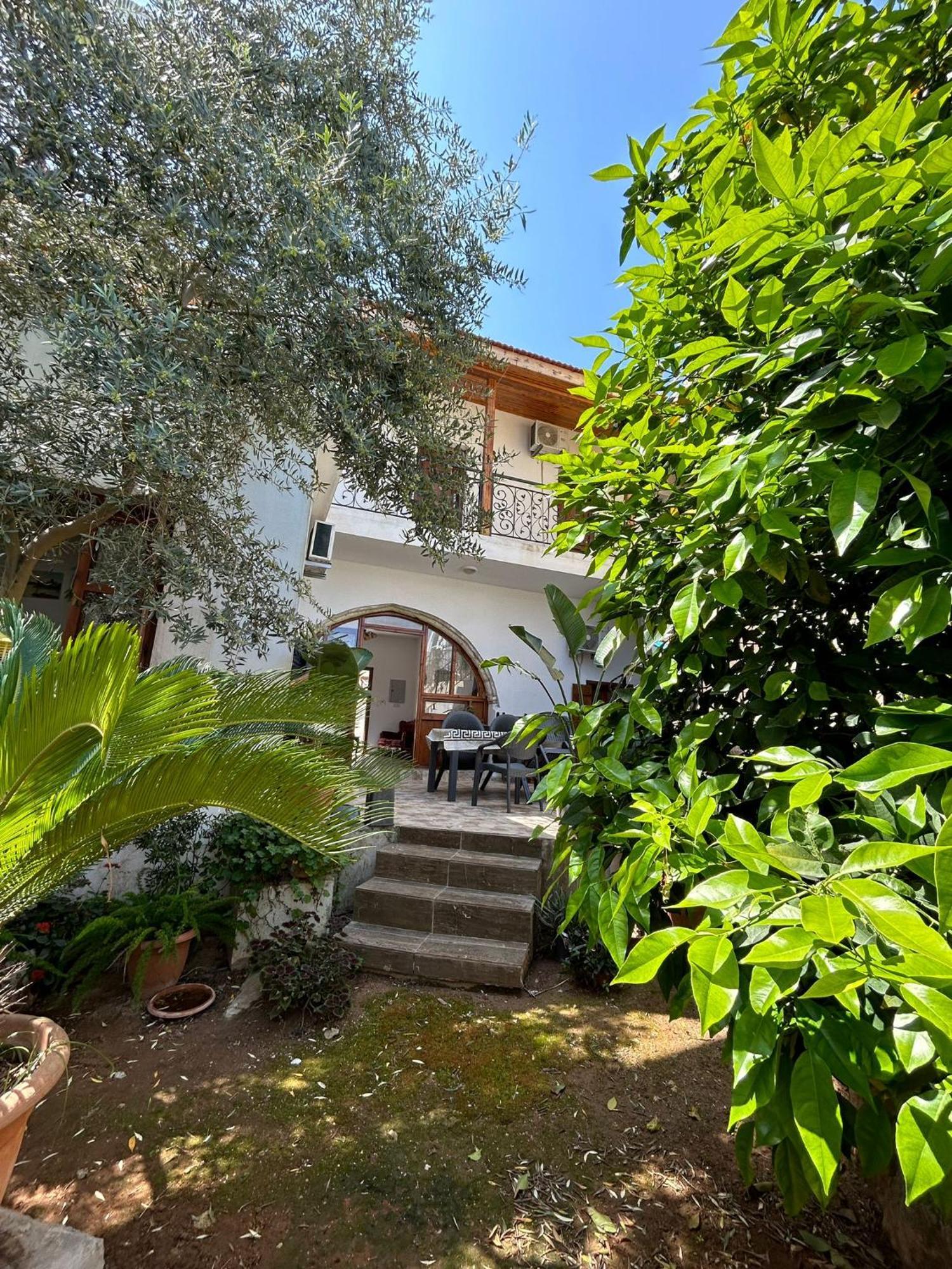 Magic Moon Guest House Famagusta  Exteriör bild