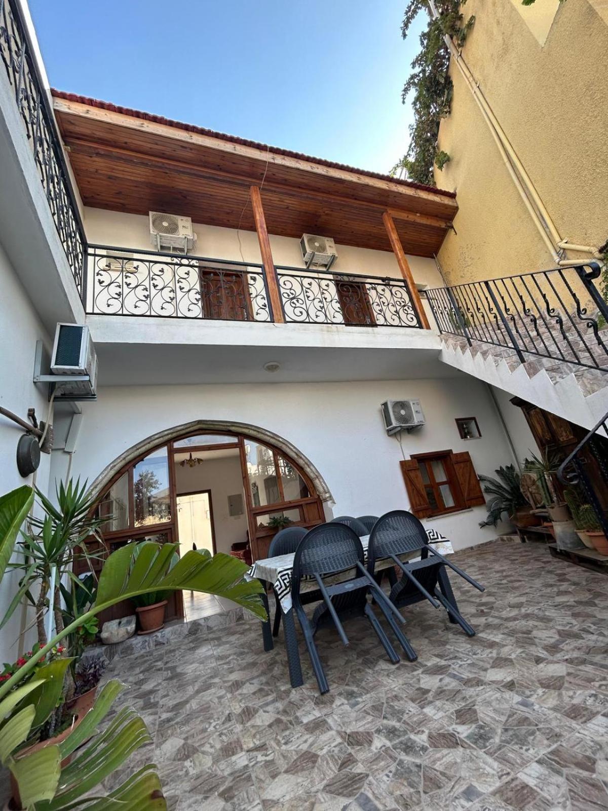 Magic Moon Guest House Famagusta  Exteriör bild